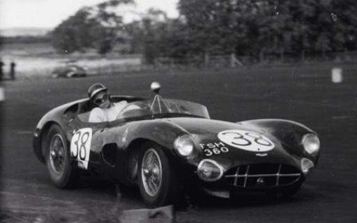 Sur l'Aston Martin DBR 1 des Border Reivers